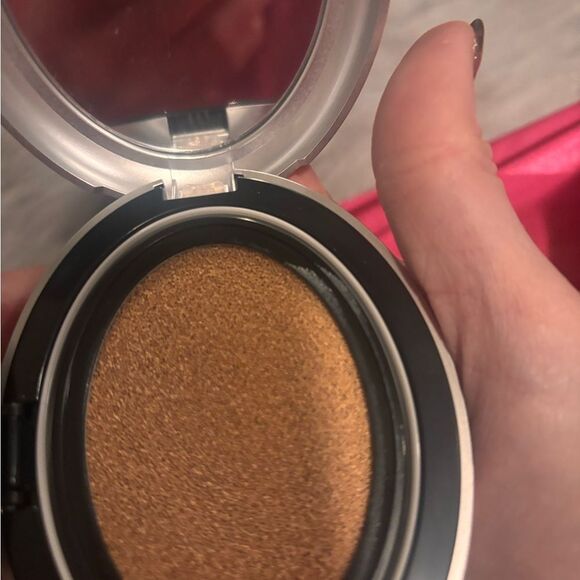 Silver Makeup Foundation - Picture 4 of 4